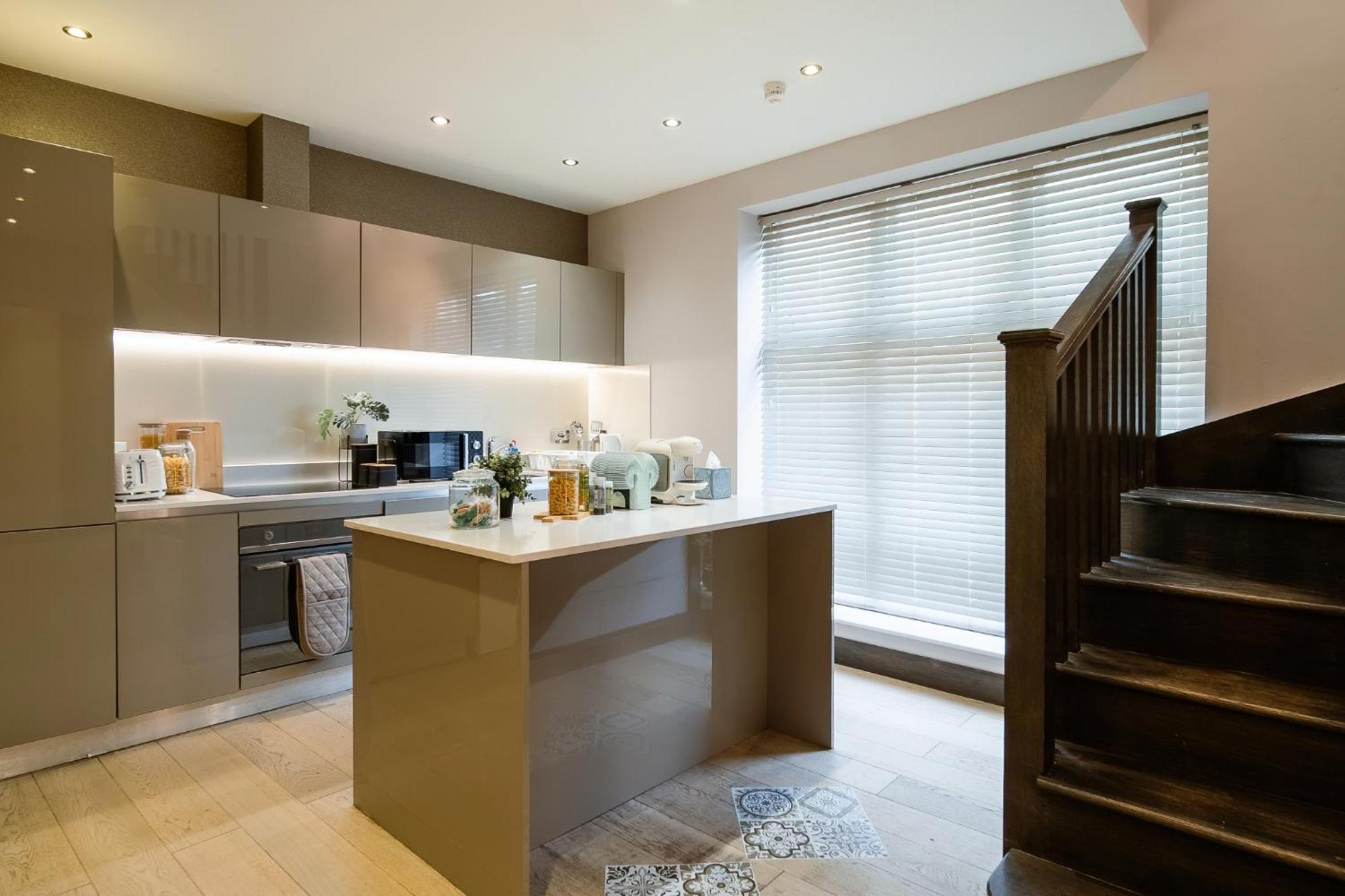 2bed House With Private Garden * Twickenham
